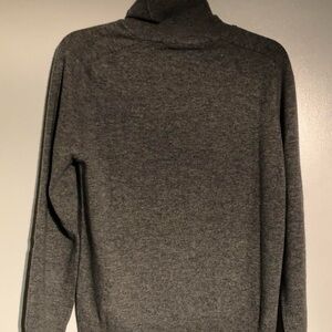 Quince Women’s Charcoal cashmere Turtleneck Sweater